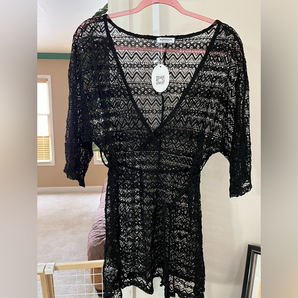HOTOUCH BLACK LACE SWIM COVERUP. NWT. SIZE SMALL